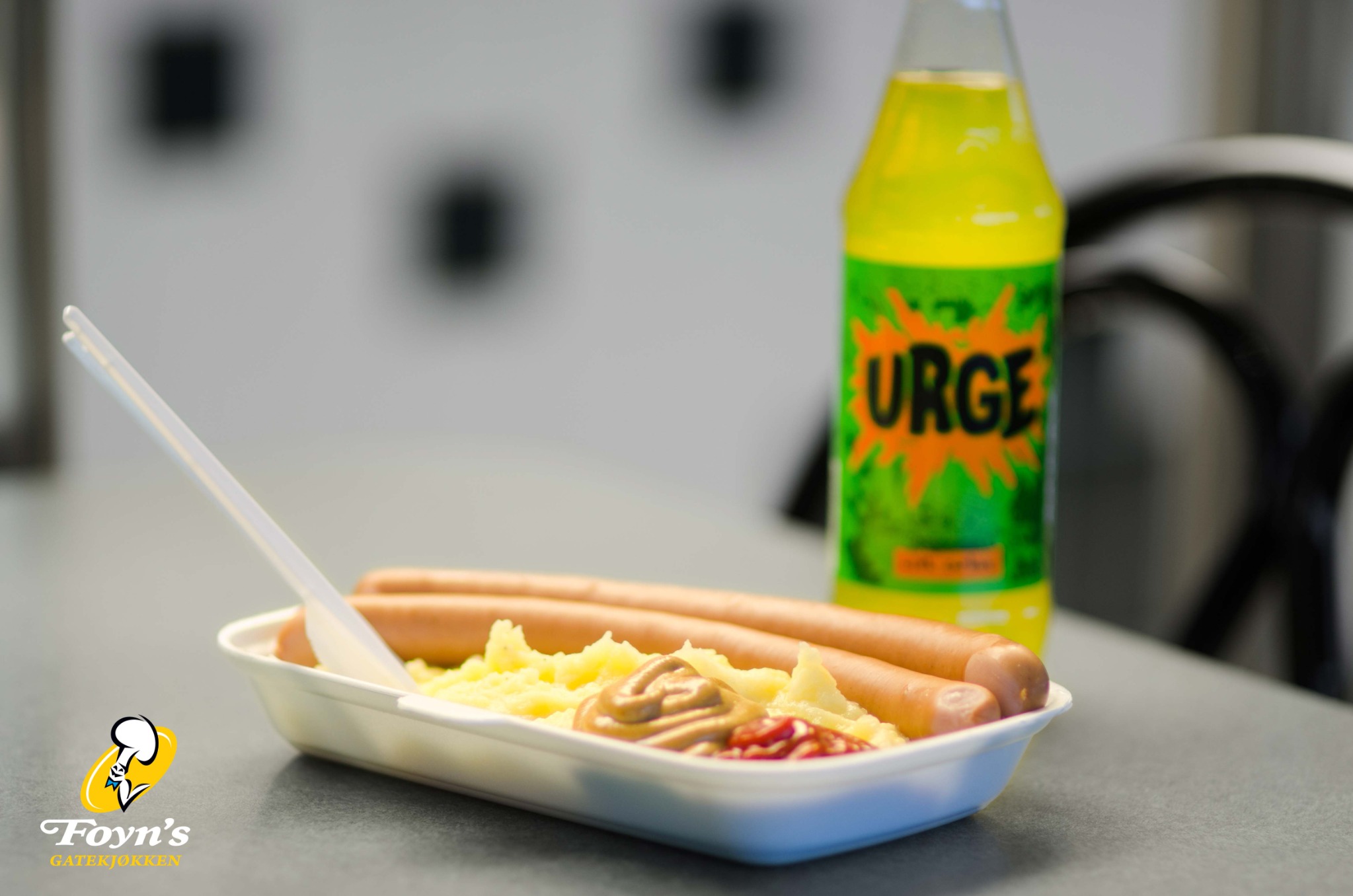 Pølse og hjemmelaget stappe